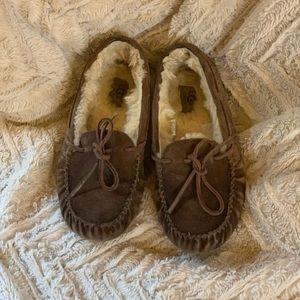 Ugh women’s slippers size 8 gently loved